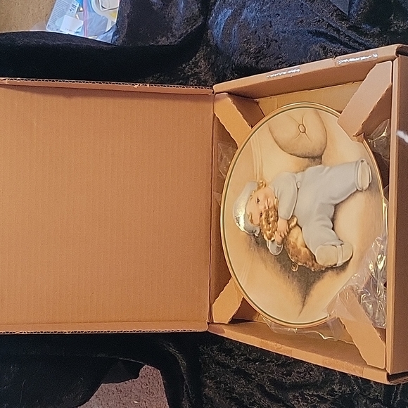 Hamilton Collection "Going to Town" - Picture 2 of 5